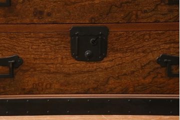 ビンテージ家具　工芸品　総欅材・玉杢　中桐材　半櫃(ハンガイ)　倹飩蓋　激レア!手打ち金具が目を惹く重ね船箪笥(衣装箪笥、引き出し、チェスト、桐箪笥、桐たんす)(製作費当時約300万円、桐箪笥、桐たんす)(R-039104)