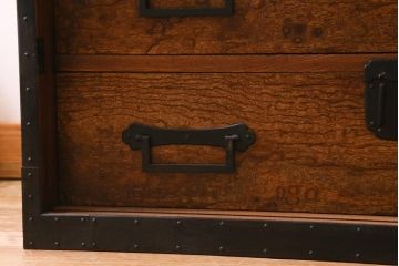 ビンテージ家具　工芸品　総欅材・玉杢　中桐材　半櫃(ハンガイ)　倹飩蓋　激レア!手打ち金具が目を惹く重ね船箪笥(衣装箪笥、引き出し、チェスト、桐箪笥、桐たんす)(製作費当時約300万円、桐箪笥、桐たんす)(R-039104)