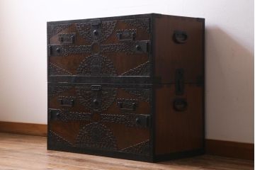 ビンテージ家具　工芸品　総欅材・玉杢　中桐材　半櫃(ハンガイ)　倹飩蓋　激レア!手打ち金具が目を惹く重ね船箪笥(衣装箪笥、引き出し、チェスト、桐箪笥、桐たんす)(製作費当時約300万円、桐箪笥、桐たんす)(R-039104)