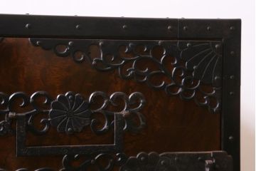 ビンテージ家具　工芸品　総欅材・玉杢　中桐材　半櫃(ハンガイ)　倹飩蓋　激レア!手打ち金具が目を惹く重ね船箪笥(衣装箪笥、引き出し、チェスト、桐箪笥、桐たんす)(製作費当時約300万円、桐箪笥、桐たんす)(R-039104)