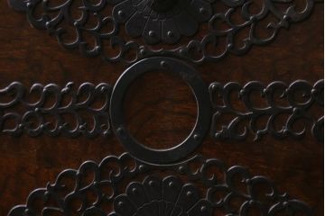 ビンテージ家具　工芸品　総欅材・玉杢　中桐材　半櫃(ハンガイ)　倹飩蓋　激レア!手打ち金具が目を惹く重ね船箪笥(衣装箪笥、引き出し、チェスト、桐箪笥、桐たんす)(製作費当時約300万円、桐箪笥、桐たんす)(R-039104)