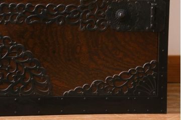 ビンテージ家具　工芸品　総欅材・玉杢　中桐材　半櫃(ハンガイ)　倹飩蓋　激レア!手打ち金具が目を惹く重ね船箪笥(衣装箪笥、引き出し、チェスト、桐箪笥、桐たんす)(製作費当時約300万円、桐箪笥、桐たんす)(R-039104)