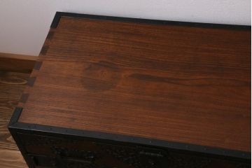 ビンテージ家具　工芸品　総欅材・玉杢　中桐材　半櫃(ハンガイ)　倹飩蓋　激レア!手打ち金具が目を惹く重ね船箪笥(衣装箪笥、引き出し、チェスト、桐箪笥、桐たんす)(製作費当時約300万円、桐箪笥、桐たんす)(R-039104)
