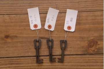 ビンテージ家具　工芸品　総欅材・玉杢　中桐材　半櫃(ハンガイ)　倹飩蓋　激レア!手打ち金具が目を惹く重ね船箪笥(衣装箪笥、引き出し、チェスト、桐箪笥、桐たんす)(製作費当時約300万円、桐箪笥、桐たんす)(R-039104)