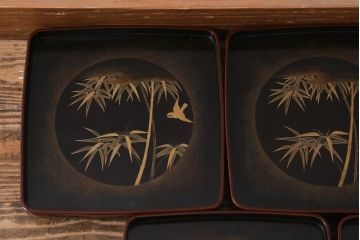 アンティーク雑貨　時代物　大正昭和初期　蒔絵　竹と雀図　漆器　角盆5枚セット(R-039110)