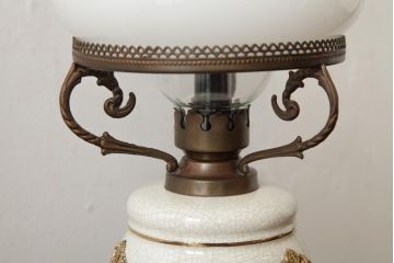 アメリカビンテージ　ヴィンテージ照明　オイルランプ型　陶器製の胴体が珍しいスタンドライト(テーブルランプ)(R-039114)