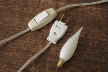 アメリカビンテージ　ヴィンテージ照明　オイルランプ型　陶器製の胴体が珍しいスタンドライト(テーブルランプ)(R-039114)