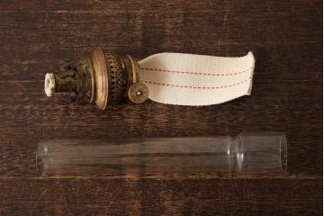 アンティーク雑貨　和製アンティーク　昭和初期　西洋スタイルのお部屋にもぴったりなオイルランプ(灯油ランプ、卓上ランプ)(R-039117)