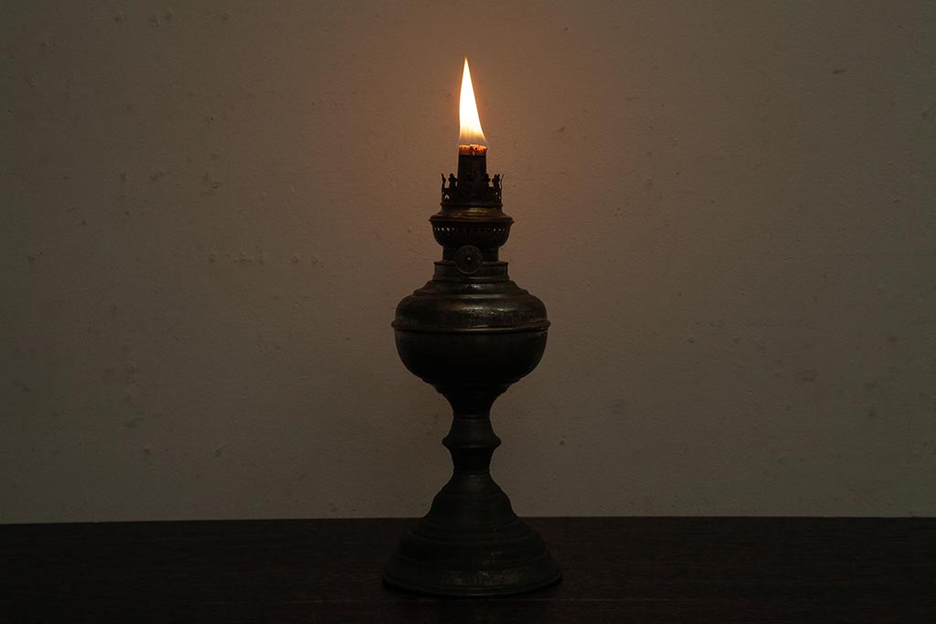 アンティーク雑貨　和製アンティーク　昭和初期　西洋スタイルのお部屋にもぴったりなオイルランプ(灯油ランプ、卓上ランプ)(R-039117)