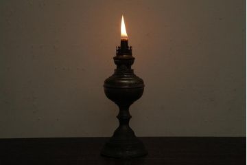 アンティーク雑貨　和製アンティーク　昭和初期　西洋スタイルのお部屋にもぴったりなオイルランプ(灯油ランプ、卓上ランプ)(R-039117)