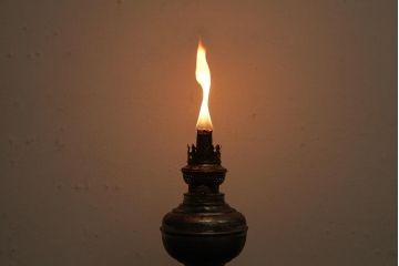 アンティーク雑貨　和製アンティーク　昭和初期　西洋スタイルのお部屋にもぴったりなオイルランプ(灯油ランプ、卓上ランプ)(R-039117)