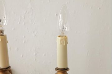 ヴィンテージ照明　フランスビンテージ　真鍮製　3灯　花の装飾がすてきなウォールランプ(壁掛け照明、壁付け照明)(R-039119)