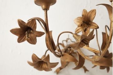 ヴィンテージ照明　フランスビンテージ　真鍮製　3灯　花の装飾がすてきなウォールランプ(壁掛け照明、壁付け照明)(R-039119)