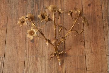 ヴィンテージ照明　フランスビンテージ　真鍮製　3灯　花の装飾がすてきなウォールランプ(壁掛け照明、壁付け照明)(R-039119)