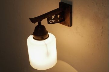 アンティーク照明　和製アンティーク　銅製　鳥の透かし彫りが可愛らしい壁掛け照明(シェード、ウォールライト、ブラケットライト)(R-039121)