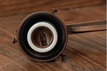 アンティーク照明　和製アンティーク　銅製　鳥の透かし彫りが可愛らしい壁掛け照明(シェード、ウォールライト、ブラケットライト)(R-039121)