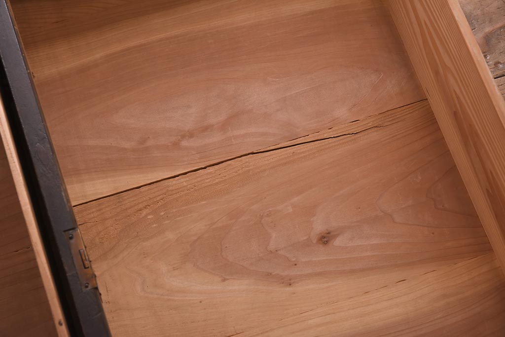 アンティーク家具　古民具　明治大正期　木瓜型引き手　使い込まれた質感が格好いい和箪笥(時代箪笥、チェスト、引き出し、衣装箪笥、ローボード)(R-039124)