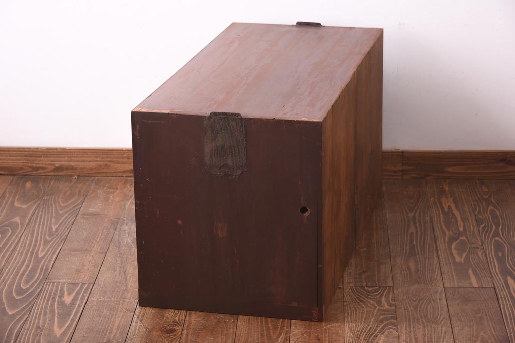 アンティーク家具　古民具　明治大正期　木瓜型引き手　使い込まれた質感が格好いい和箪笥(時代箪笥、チェスト、引き出し、衣装箪笥、ローボード)(R-039124)