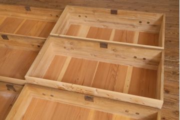 アンティーク家具　和製アンティーク　前面側面桐材　使いこまれた木肌が味わい深い3段重ね箪笥(衣装箪笥、引き出し、桐箪笥、桐たんす)(R-039125)