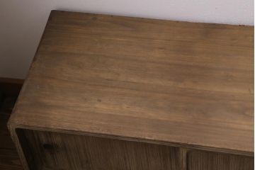 アンティーク家具　和製アンティーク　前面側面桐材　使いこまれた木肌が味わい深い3段重ね箪笥(衣装箪笥、引き出し、桐箪笥、桐たんす)(R-039125)