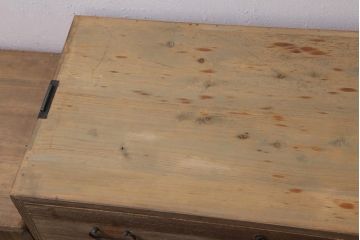 アンティーク家具　和製アンティーク　前面側面桐材　使いこまれた木肌が味わい深い3段重ね箪笥(衣装箪笥、引き出し、桐箪笥、桐たんす)(R-039125)