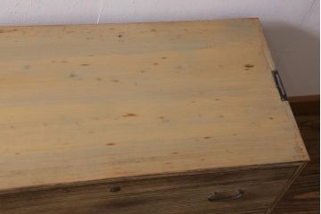 アンティーク家具　和製アンティーク　前面側面桐材　使いこまれた木肌が味わい深い3段重ね箪笥(衣装箪笥、引き出し、桐箪笥、桐たんす)(R-039125)