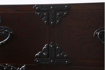 中古　伝統工芸　岩谷堂箪笥　桜木家具店製　上品かつ重厚な雰囲気が格式ただようチェスト(衣装箪笥、整理箪笥、引き出し)(R-039127)