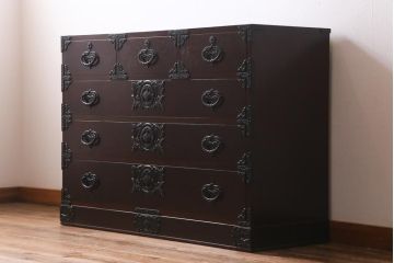 中古　伝統工芸　岩谷堂箪笥　桜木家具店製　上品かつ重厚な雰囲気が格式ただようチェスト(衣装箪笥、整理箪笥、引き出し)(R-039127)