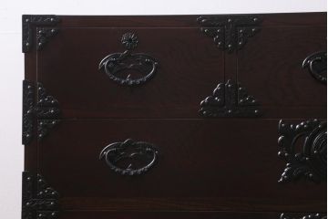 中古　伝統工芸　岩谷堂箪笥　桜木家具店製　上品かつ重厚な雰囲気が格式ただようチェスト(衣装箪笥、整理箪笥、引き出し)(R-039127)