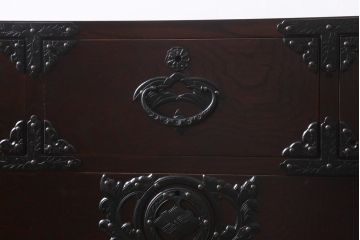 中古　伝統工芸　岩谷堂箪笥　桜木家具店製　上品かつ重厚な雰囲気が格式ただようチェスト(衣装箪笥、整理箪笥、引き出し)(R-039127)