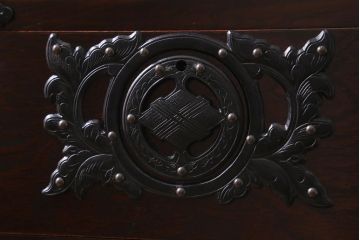 中古　伝統工芸　岩谷堂箪笥　桜木家具店製　上品かつ重厚な雰囲気が格式ただようチェスト(衣装箪笥、整理箪笥、引き出し)(R-039127)