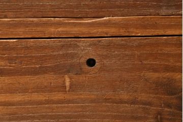 アンティーク家具　和製アンティーク　総桐材　古い木肌に銀色の金具が映える3段重ね箪笥(衣装箪笥、引き出し、桐箪笥、桐たんす)(R-039128)