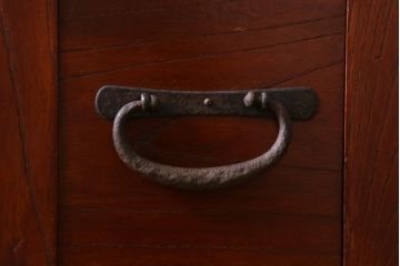 ビンテージ家具　工芸家具　漆塗り　三方にケヤキ無垢材が使われた高級な階段箪笥(R-039129)