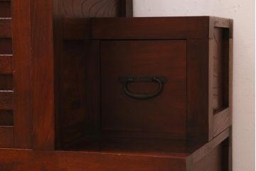 ビンテージ家具　工芸家具　漆塗り　三方にケヤキ無垢材が使われた高級な階段箪笥(R-039129)