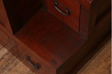 ビンテージ家具　工芸家具　漆塗り　三方にケヤキ無垢材が使われた高級な階段箪笥(R-039129)