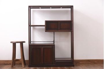 中古　民芸家具　国産指物家具　紫檀(シタン)　漆塗り　上品な佇まいが魅力的な飾り棚(茶棚、違い棚)(R-039131)