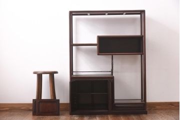 中古　民芸家具　国産指物家具　紫檀(シタン)　漆塗り　上品な佇まいが魅力的な飾り棚(茶棚、違い棚)(R-039131)