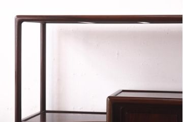 中古　民芸家具　国産指物家具　紫檀(シタン)　漆塗り　上品な佇まいが魅力的な飾り棚(茶棚、違い棚)(R-039131)