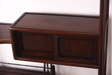 中古　民芸家具　国産指物家具　紫檀(シタン)　漆塗り　上品な佇まいが魅力的な飾り棚(茶棚、違い棚)(R-039131)