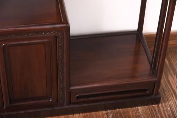 中古　民芸家具　国産指物家具　紫檀(シタン)　漆塗り　上品な佇まいが魅力的な飾り棚(茶棚、違い棚)(R-039131)
