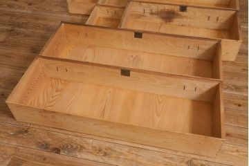 アンティーク家具　昭和初期　懐かしい雰囲気漂う素朴な佇まいの重ね箪笥(衣装箪笥、引き出し)(R-039134)