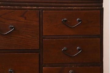 アンティーク家具　昭和初期　懐かしい雰囲気漂う素朴な佇まいの重ね箪笥(衣装箪笥、引き出し)(R-039134)
