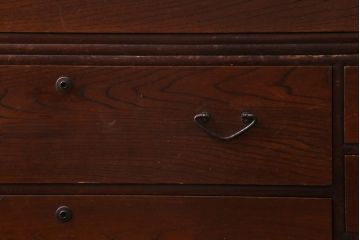 アンティーク家具　昭和初期　懐かしい雰囲気漂う素朴な佇まいの重ね箪笥(衣装箪笥、引き出し)(R-039134)