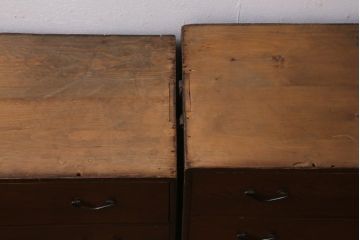 アンティーク家具　昭和初期　懐かしい雰囲気漂う素朴な佇まいの重ね箪笥(衣装箪笥、引き出し)(R-039134)