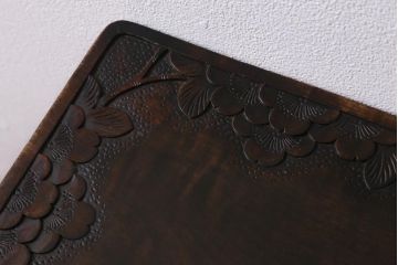 ビンテージ家具　伝統工芸　軽井沢彫り　引き出し付き　繊細な桜の彫りが目を引くサイドテーブル(平机、在宅ワーク、在宅用デスク、花台、飾り台)(R-039139)