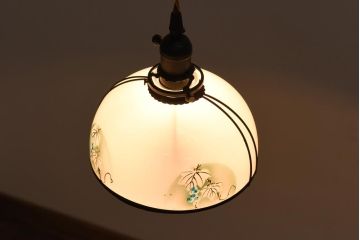 アンティーク照明　蔦の図が可愛らしいセル巻ペンダントライト(天井照明、電笠、吊り下げ照明)(R-039164)