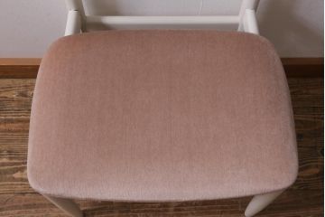 イギリスヴィンテージ　G-PLAN(ジープラン)　Danishシリーズ　Larsen(ラーセン)　チーク材　可愛らしい雰囲気のペイントがお洒落なダイニングチェア　(R-039189)