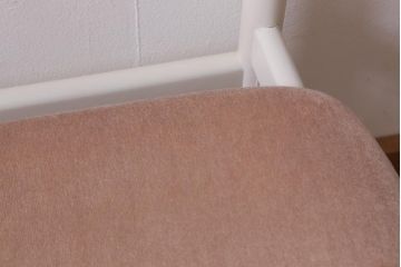 イギリスヴィンテージ　G-PLAN(ジープラン)　Danishシリーズ　Larsen(ラーセン)　チーク材　可愛らしい雰囲気のペイントがお洒落なダイニングチェア　(R-039189)