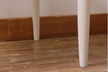 イギリスヴィンテージ　G-PLAN(ジープラン)　Danishシリーズ　Larsen(ラーセン)　チーク材　可愛らしい雰囲気のペイントがお洒落なダイニングチェア　(R-039189)