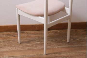 イギリスヴィンテージ　G-PLAN(ジープラン)　Danishシリーズ　Larsen(ラーセン)　チーク材　可愛らしい雰囲気のペイントがお洒落なダイニングチェア　(R-039189)